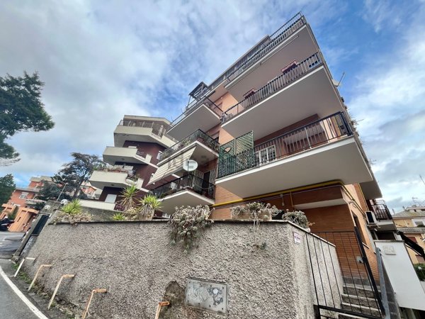 appartamento in vendita a Roma in zona Tomba di Nerone