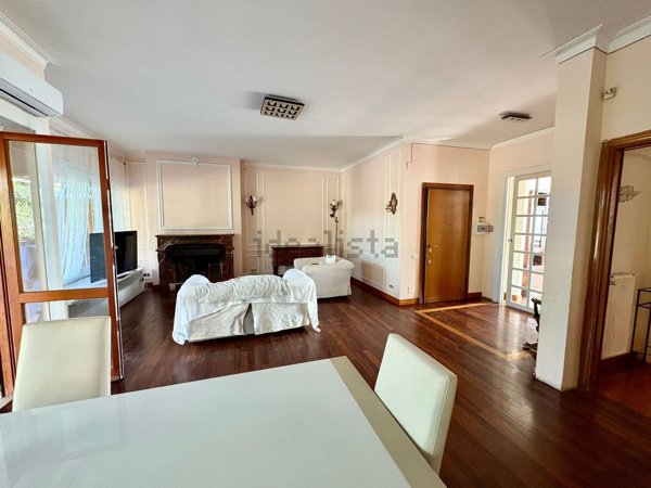 appartamento in vendita a Roma in zona Tomba di Nerone