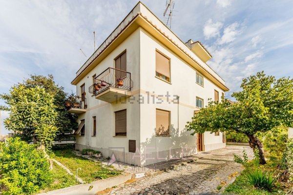 appartamento in vendita a Roma in zona Acilia