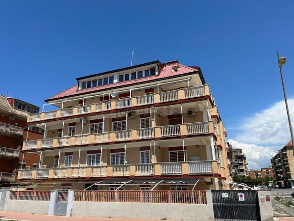 appartamento in vendita a Roma in zona Ostia