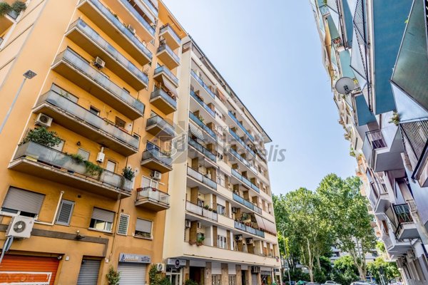 appartamento in vendita a Roma in zona Ostiense
