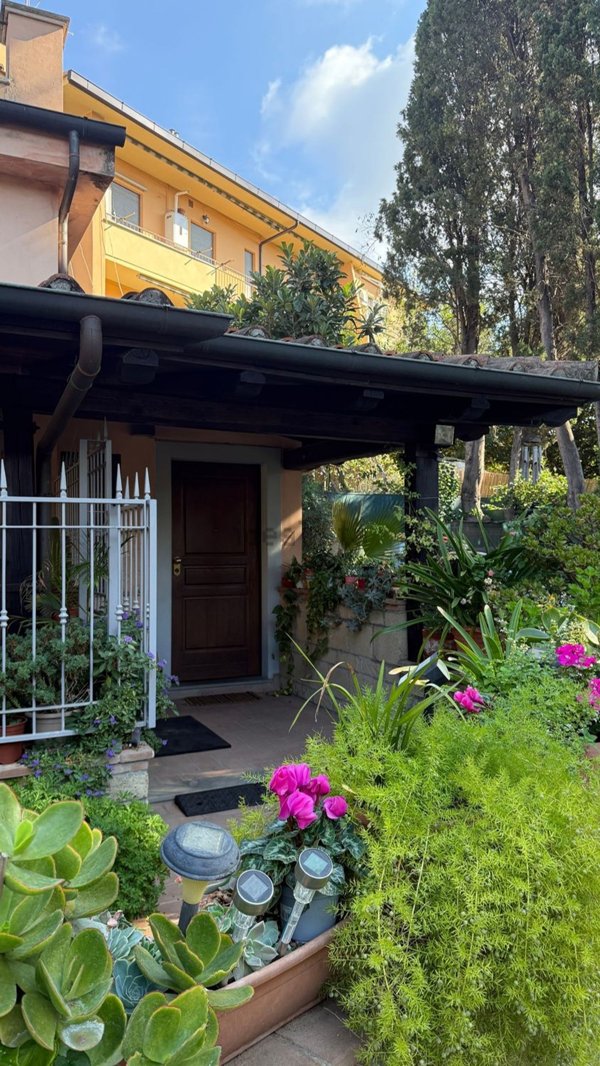 casa indipendente in vendita a Roma in zona Appio Pignatelli