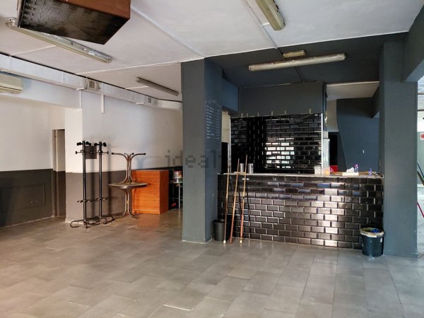 locale commerciale in vendita a Roma in zona Portuense