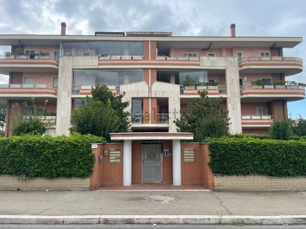 appartamento in vendita a Roma in zona Mezzocammino