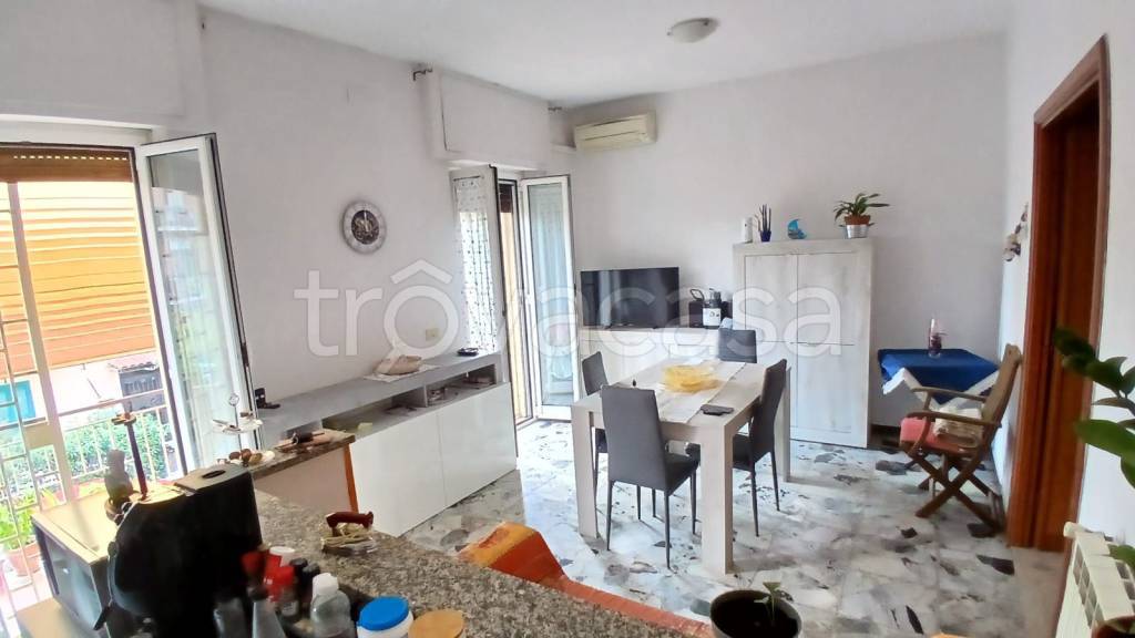 appartamento in vendita a Roma in zona Torre Angela