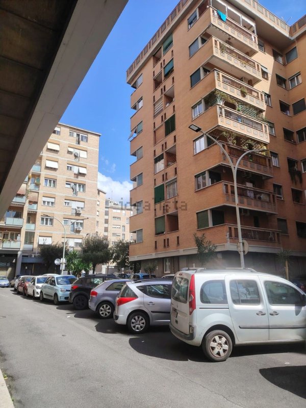 appartamento in vendita a Roma in zona Ostiense