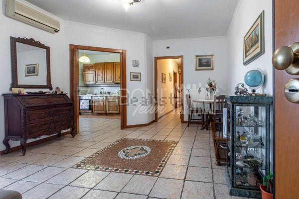 appartamento in vendita a Roma in zona Ostiense