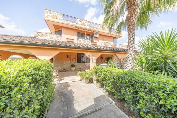 appartamento in vendita a Roma in zona Case Rosse