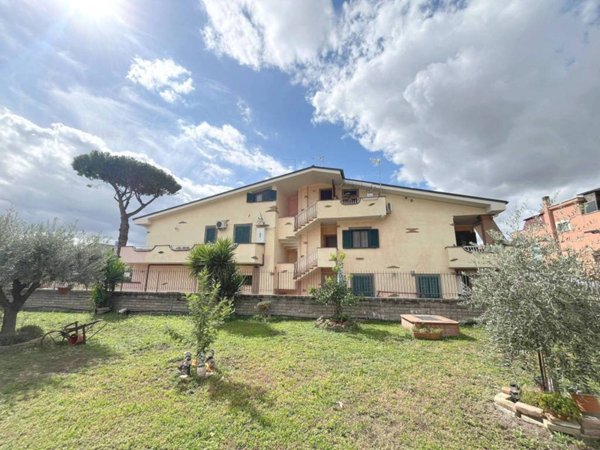 appartamento in vendita a Roma in zona Casal Morena