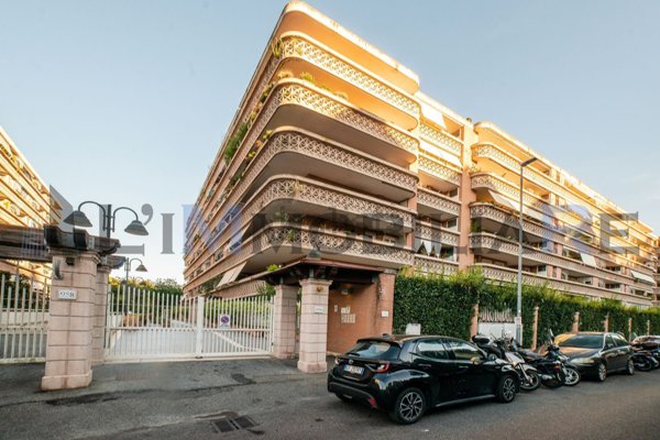 appartamento in vendita a Roma in zona Tomba di Nerone