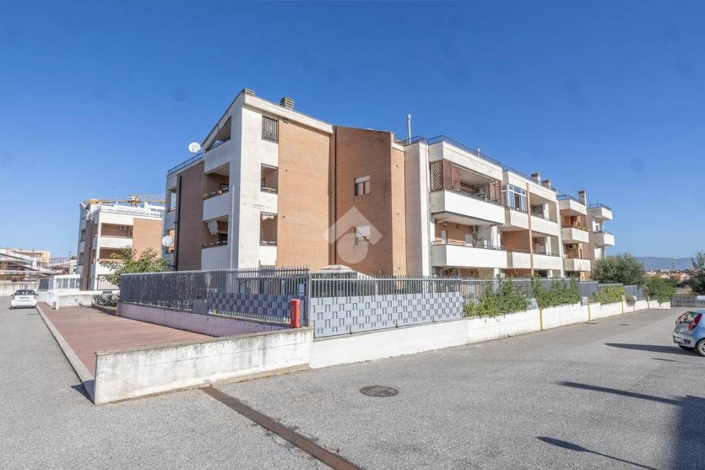 appartamento in vendita a Roma in zona Castelverde
