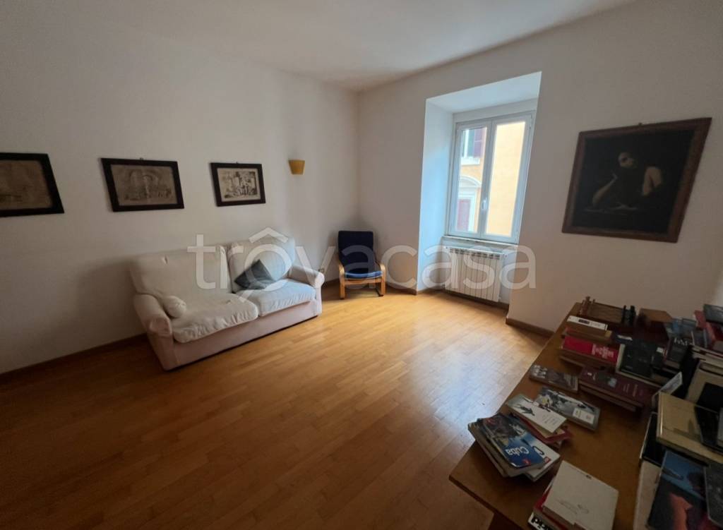 appartamento in vendita a Roma in zona Parione/Sant'Eustachio