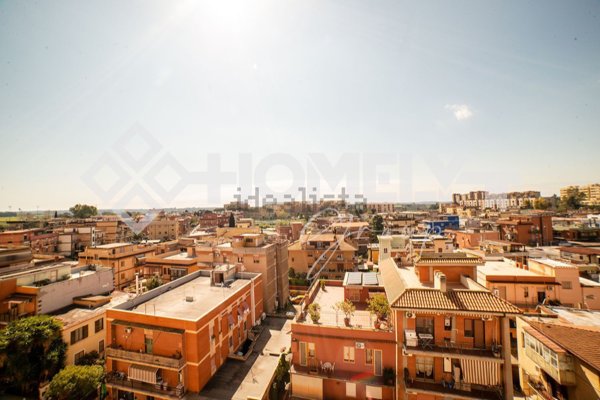 appartamento in vendita a Roma in zona Tor de' Cenci