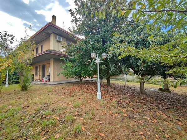 casa indipendente in vendita a Roma in zona Casal Morena