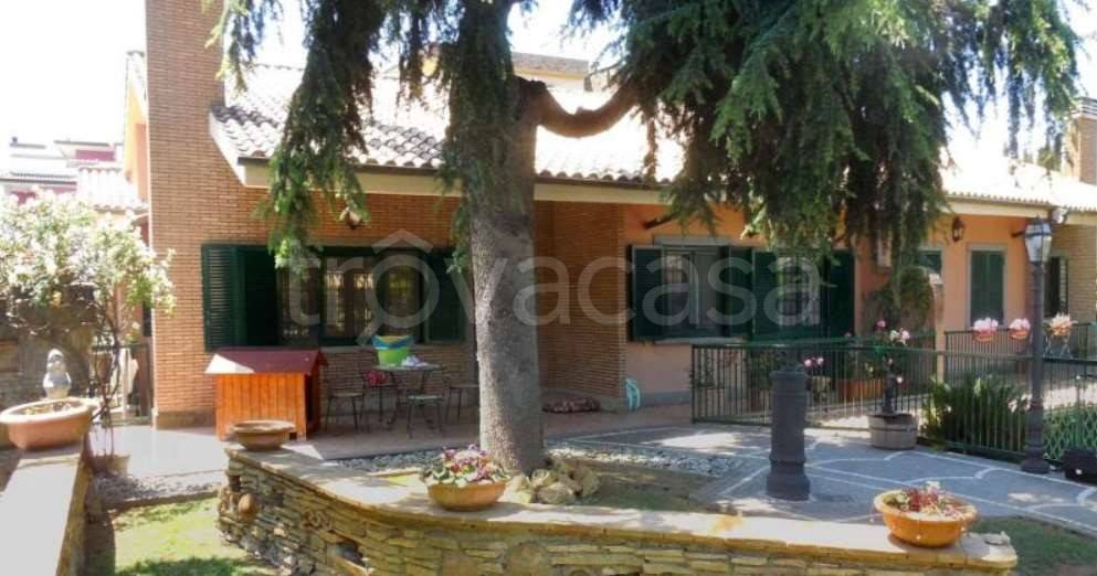 casa indipendente in vendita a Roma in zona Casal Morena
