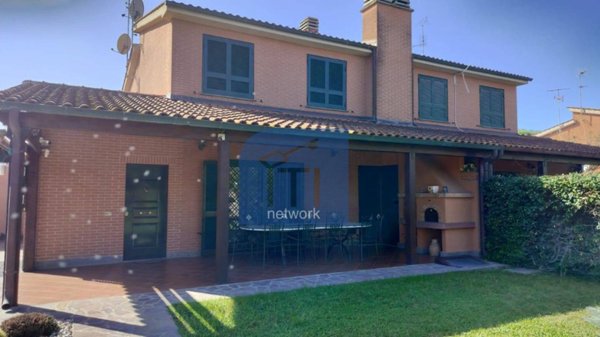 casa indipendente in vendita a Roma in zona Infernetto