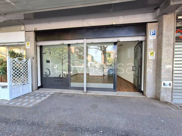 negozio in vendita a Roma in zona Casal Morena
