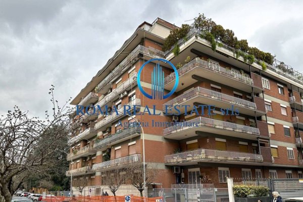 appartamento in vendita a Roma in zona Ostiense