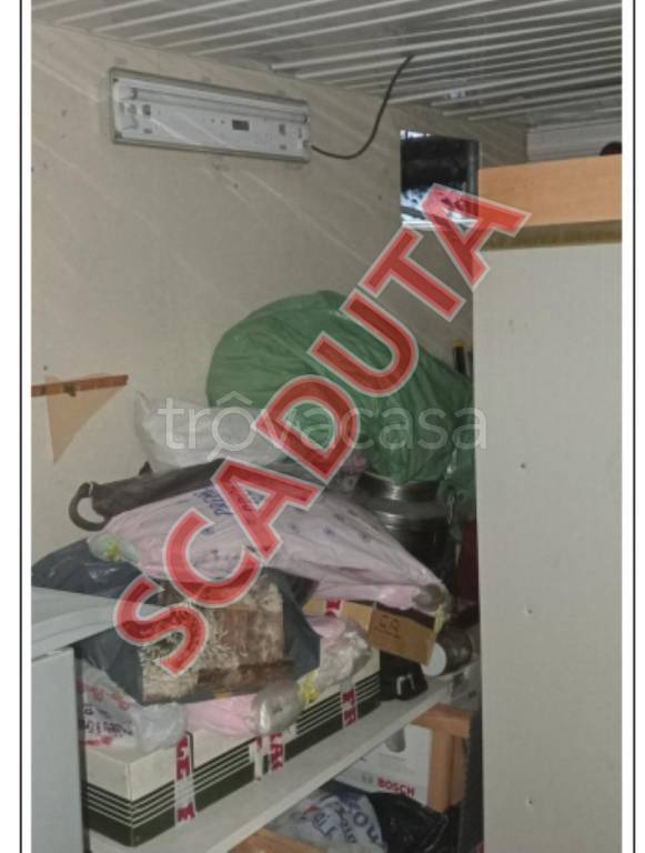 locale di sgombero in vendita a Roma in zona Casal Morena