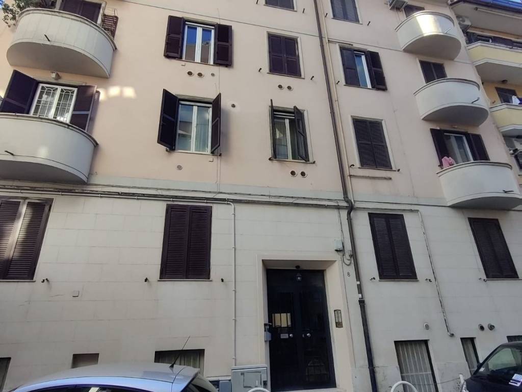 appartamento in vendita a Roma in zona Appio Latino