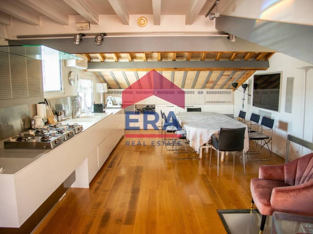 appartamento in vendita a Roma in zona Trastevere