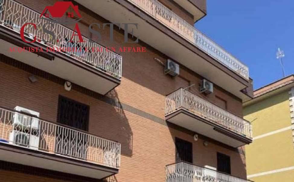appartamento in vendita a Roma in zona Torre Angela