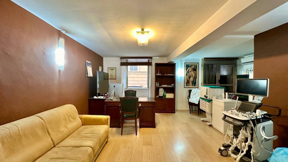 appartamento in vendita a Roma in zona Trevi-Colonna