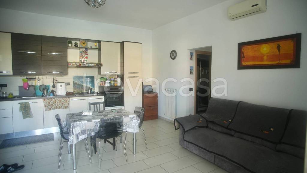 appartamento in vendita a Roma in zona Acilia