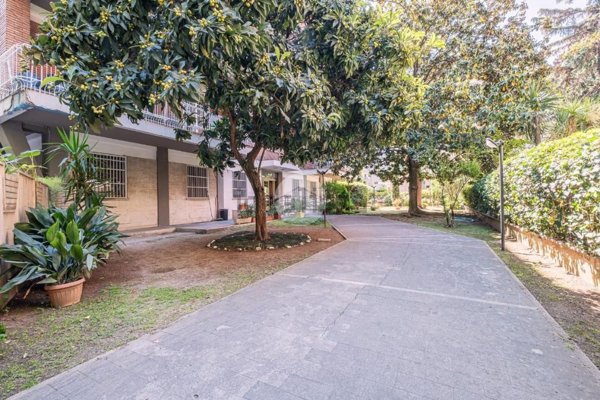 appartamento in vendita a Roma in zona EUR
