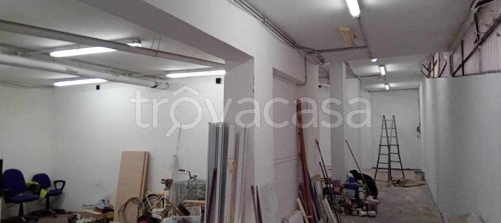 locale commerciale in vendita a Roma in zona Cinecittà