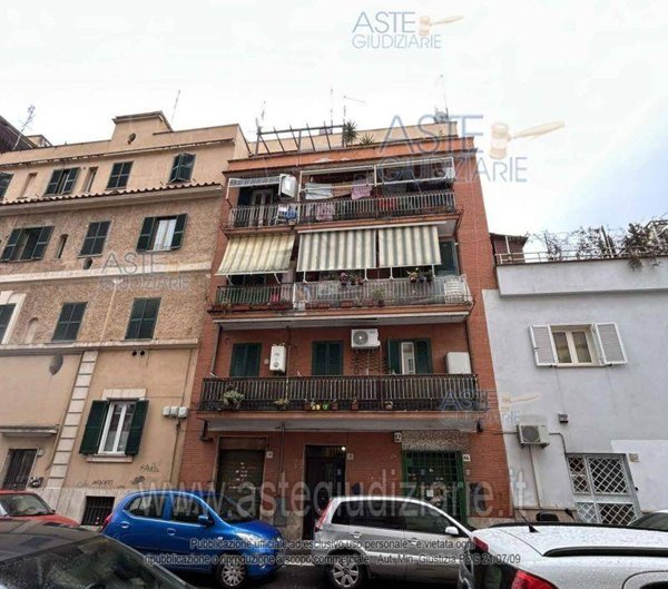 appartamento in vendita a Roma in zona Tuscolano