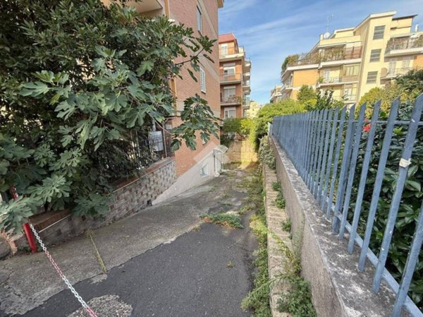negozio in vendita a Roma in zona Primavalle