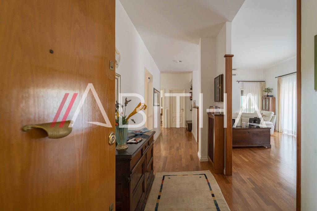 appartamento in vendita a Roma in zona Ostiense