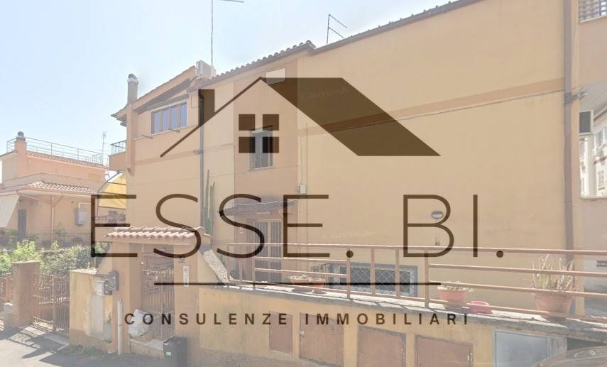 appartamento in vendita a Roma in zona Valle Muricana