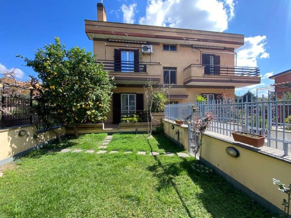 appartamento in vendita a Roma in zona Casalotti