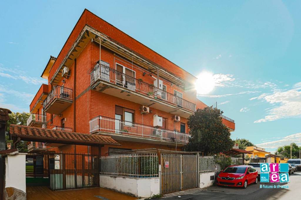 appartamento in vendita a Roma in zona Ostiense