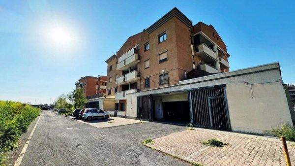 appartamento in vendita a Roma in zona Castelverde