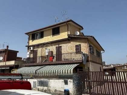 appartamento in vendita a Roma in zona Finocchio