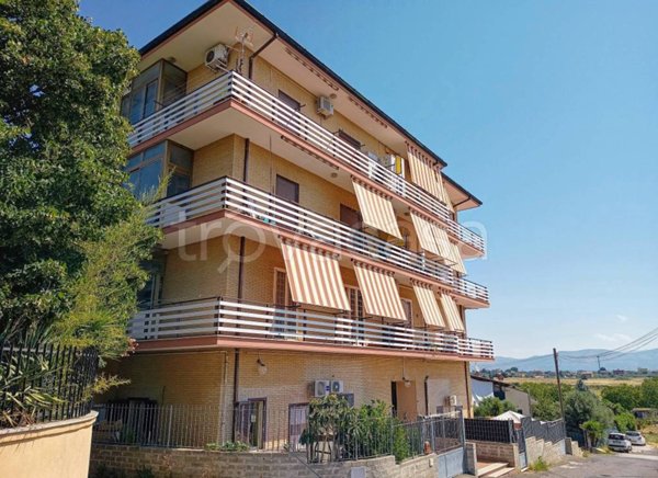 appartamento in vendita a Roma in zona Lunghezza