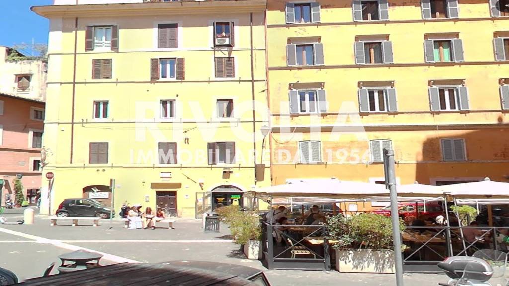 appartamento in vendita a Roma in zona Rione Regola