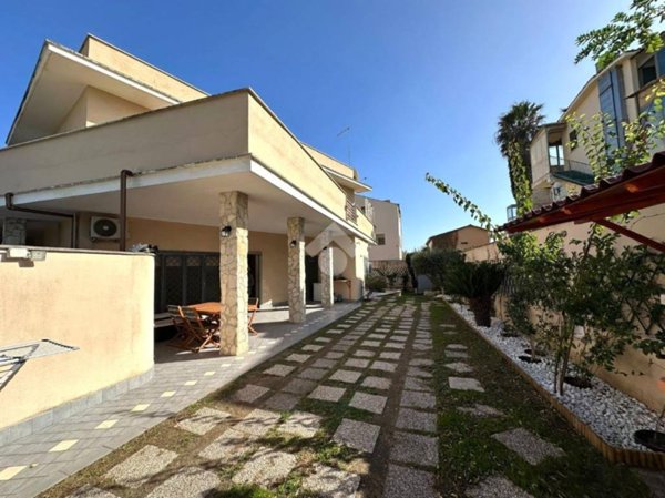 appartamento in vendita a Roma in zona Castel Fusano