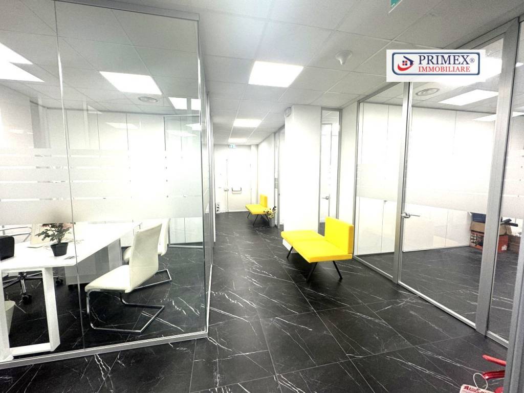 ufficio in vendita a Roma in zona Ardeatino