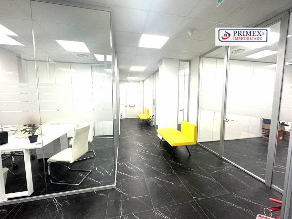 ufficio in vendita a Roma in zona Ardeatino
