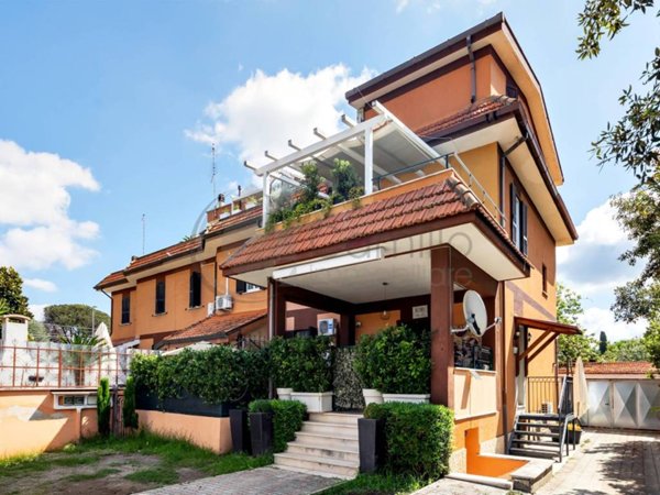 appartamento in vendita a Roma in zona Infernetto