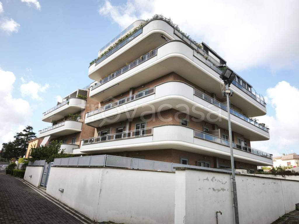 appartamento in vendita a Roma in zona Selva Candida