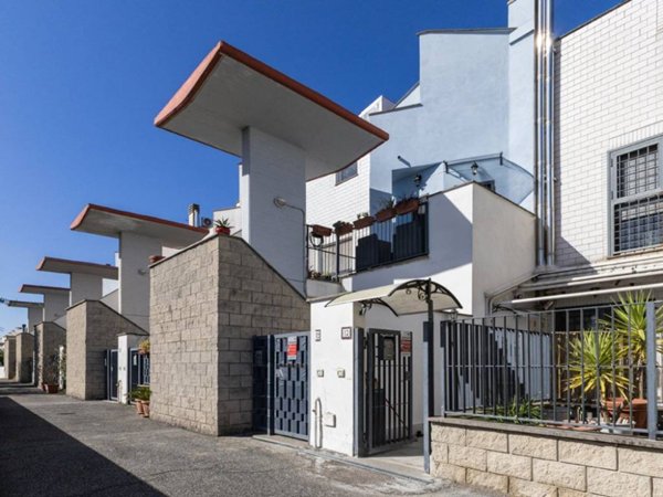 appartamento in vendita a Roma in zona Casal Monastero