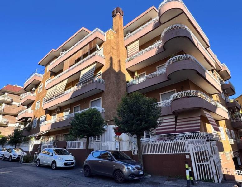 appartamento in vendita a Roma in zona Prenestino-Labicano