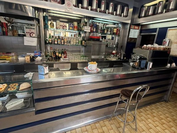 negozio in vendita a Roma in zona Appio Latino