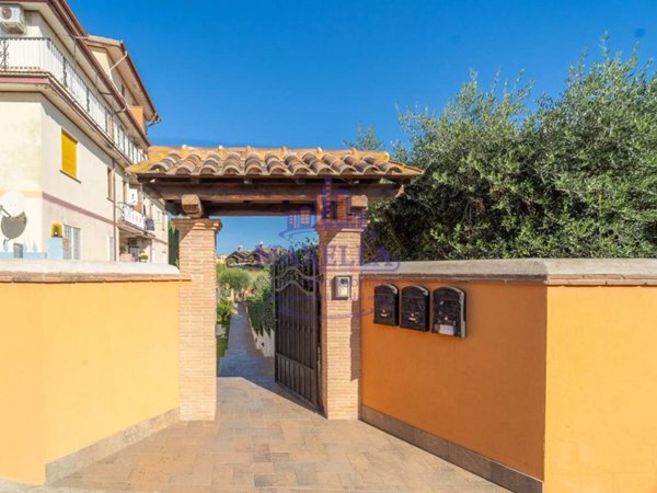 casa indipendente in vendita a Roma in zona Pantan Monastero