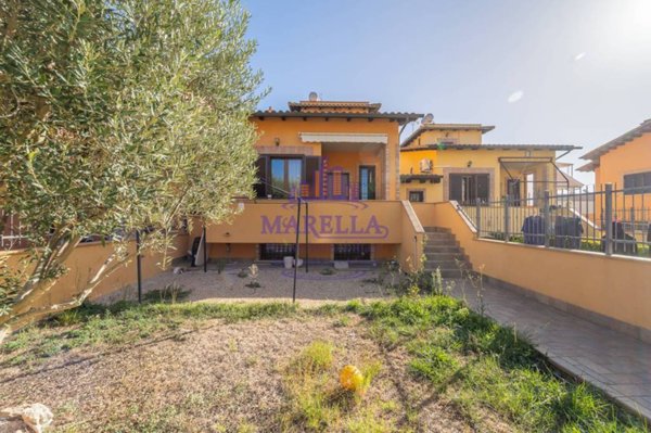 casa indipendente in vendita a Roma in zona Valle Santa
